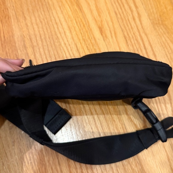 Lululemon Black Belt Bag - Picture 4 of 4